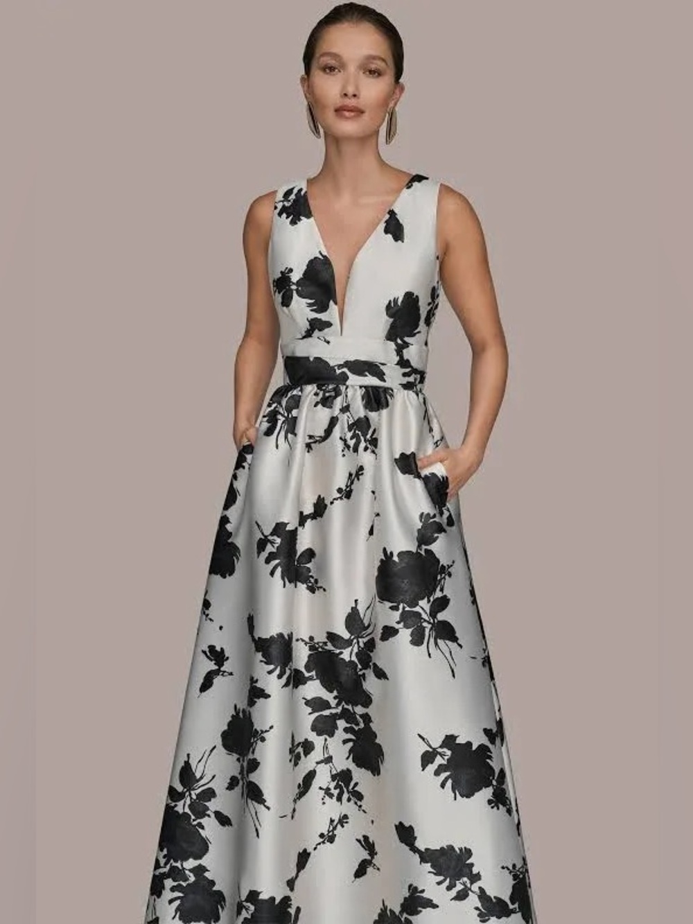 Donna Karan Black and White Floral V-Neck SLEEVELESS FIT AND FLARE GOWN - Picture 2 of 14